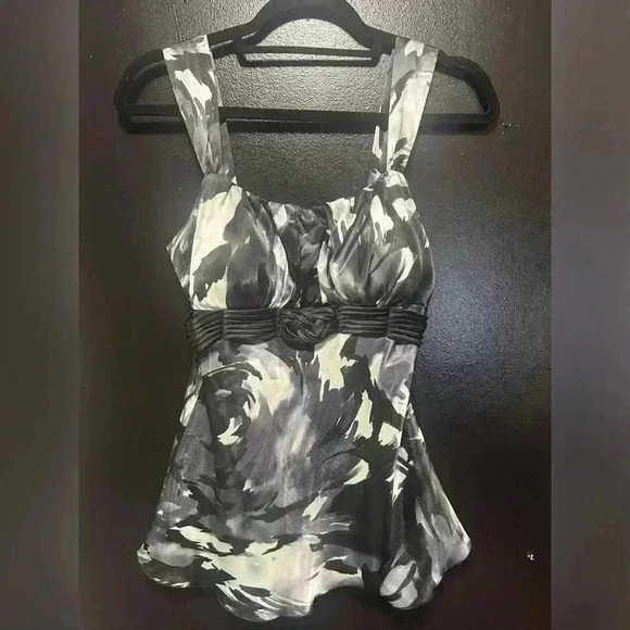 IZ Byer California Size Small Casual Tank Top Padded Cups Tie Back Date Night - Picture 1 of 4